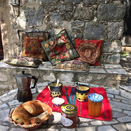 La Sangliere Bed & Breakfast Ampus Exterior photo